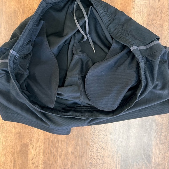 Nike size L Men's Athletic Shorts - Picture 3 of 5